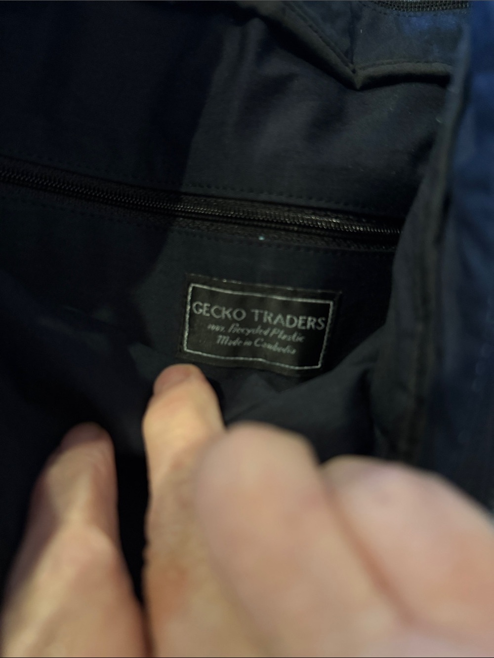 Gecko Traders Recycled Plastic Crossbody Messenger Bag Catfish (TD) - Picture 6 of 7
